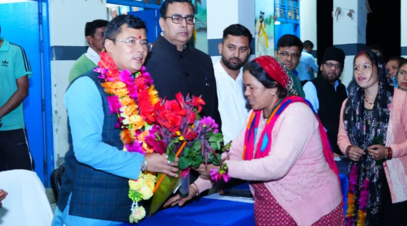 सरकार आपके द्वार” कार्यक्रम के अंतर्गत विकासखंड गैरसैंण के अंतर्गत मालसी ग्राम सभा में रात्रि ग्राम चौपाल का आयोजन किया गया