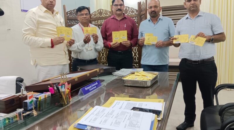 एमओयू के तहत बीकेटीसी ने प्रसाद के पैकेट पोस्ट आफिस के सुपुर्द किये।