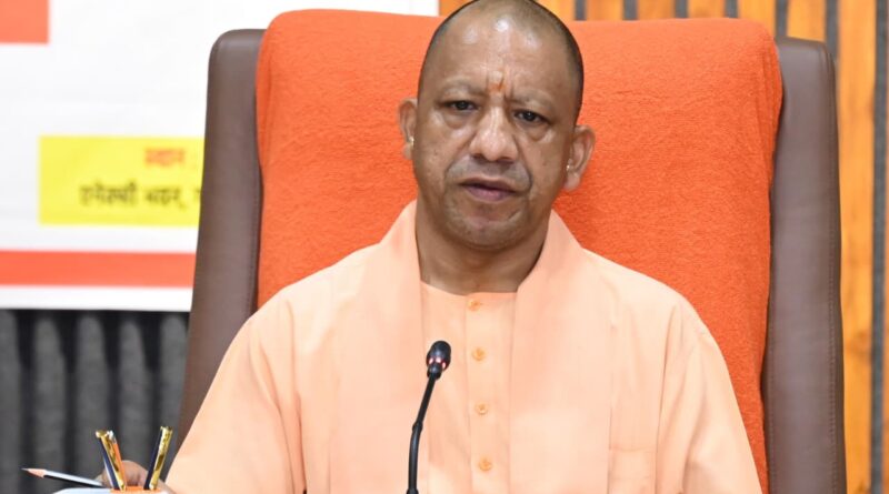 मुख्यमंत्री ने जनपद गोरखपुर में निर्माण कार्यों/विकास कार्यों की समीक्षा की