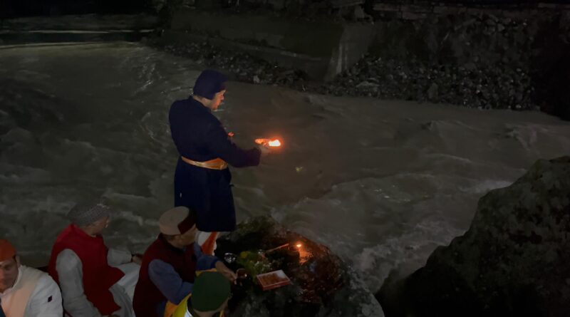 बदरीनाथ धाम में देर रात्रि भगवान वराह की पूजा संपन्न हुई।