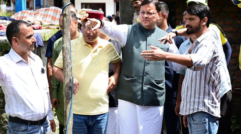 स्यानाचट्टी, उत्तरकाशी में आपदा प्रभावित क्षेत्रों में चल रहे बचाव एवं राहत कार्यों का स्थलीय निरीक्षण कर आपदा प्रभावितों से भेंट की।