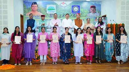 सीएम धामी ने सिंचाई विभाग के विभिन्न पदों पर चयनित 144 अभ्यर्थियों को वितरित किए नियुक्ति पत्र