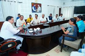 सीएम धामी रुद्रप्रयाग जिले के नवनिर्वाचित जनप्रतिनिधियों  से मुलाकात की।