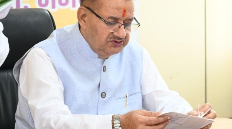 रेशम कीट बीज उत्पादन में आत्मनिर्भर बना उत्तराखण्ड : कृषि मंत्री गणेश जोशी