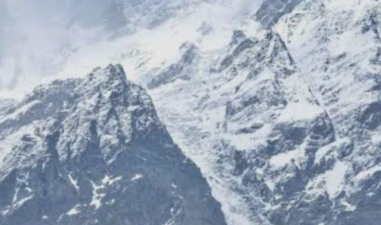 केदारनाथ स्थित चोराबाड़ी ग्लेशियर में हिमस्खलन से कोई नुक़सान नही हुआ।