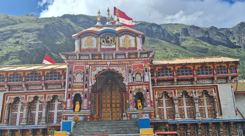 बदरीनाथ – केदारनाथ मंदिर सहित बीकेटीसी के सभी अधीनस्थ मंदिर ग्रहणकाल सूतक शुरू होते बंद हुए।