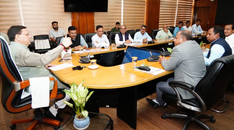 पुष्कर सिंह धामी से राज्य में आपदा से हुए नुकसान का जायजा लेने आई भारत सरकार की अन्तर-मंत्रालयी टीम ने भेंट की। 