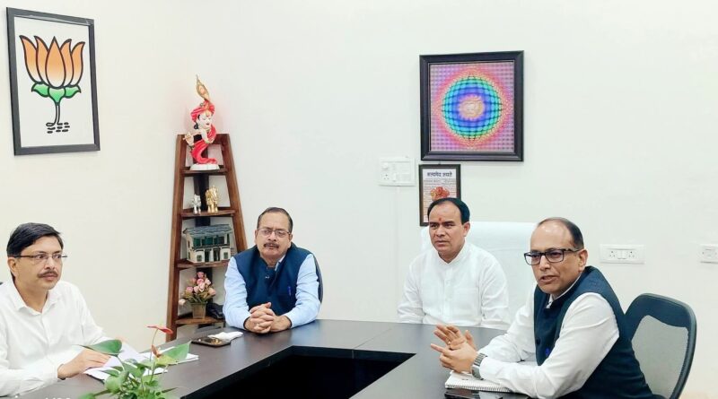 शिक्षकों के स्थानांतरण व वरिष्ठता को लेकर करेंगे स्पेशल अपीलः डाॅ. धन सिंह रावत
