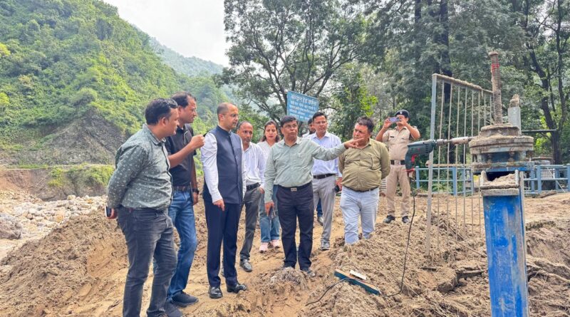 सचिव शैलेष बगोली ने आपदा से क्षतिग्रस्त पेयजल लाइनों को जल्द से जल्द दुरुस्त करने के निर्देश दिए