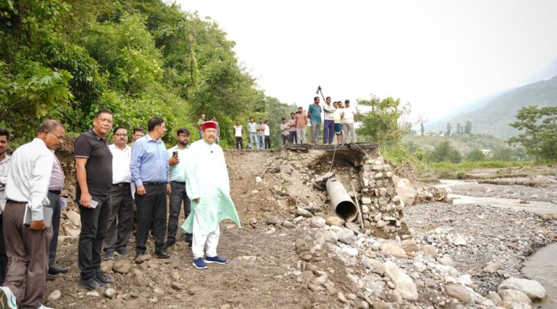लोक निर्माण विभाग के 62 मार्गों व 08 सेतु हुए हैं क्षतिग्रस्त