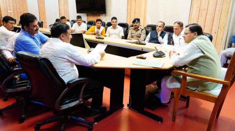 पुष्कर सिंह धामी से बुधवार को मुख्यमंत्री आवास में राजकीय शिक्षक संघ के पदाधिकारियों ने मुलाकात कर अपनी विभिन्न मांगों को उनके समक्ष रखा