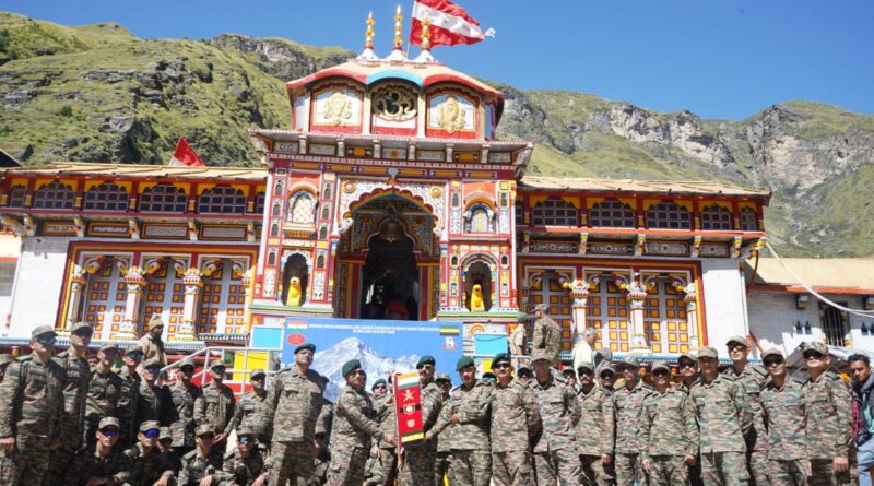गढ़वाल राइफल्स के माउंट मुकुट ईस्ट अभियान को बद्रीनाथ से किया गया रवाना