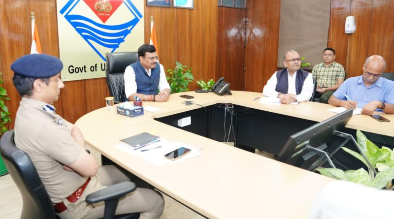 राष्ट्रीय स्तर के संस्थानों के साथ लैंड स्लाइड न्यूनीकरण के सम्बन्ध में बैठक की