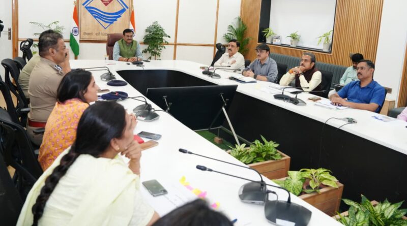 मुख्य सचिव  आनन्द बर्द्धन ने गुरूवार को सचिवालय में कुम्भ 2027 की तैयारियों के सम्बन्ध में बैठक ली