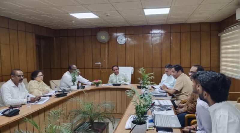 सहकारी समितियों में शीघ्र होगी 279 कैडर सचिवों की भर्तीः डॉ. धन सिंह रावत