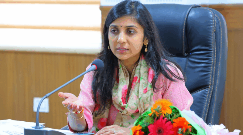 जिलाधिकारी ने निष्क्रिय समितियों को हटाने और ऋण वसूली पर दिए कड़े निर्देश