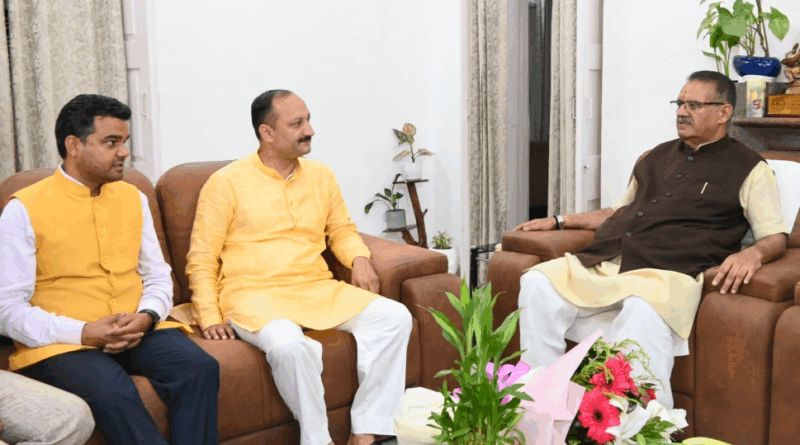 कृषि मंत्री गणेश जोशी से मिले उत्तरकाशी जिला पंचायत अध्यक्ष और उपलाटकनौर क्षेत्र के युवाओं के एक प्रतिनिधिमंडल ने की भेंट