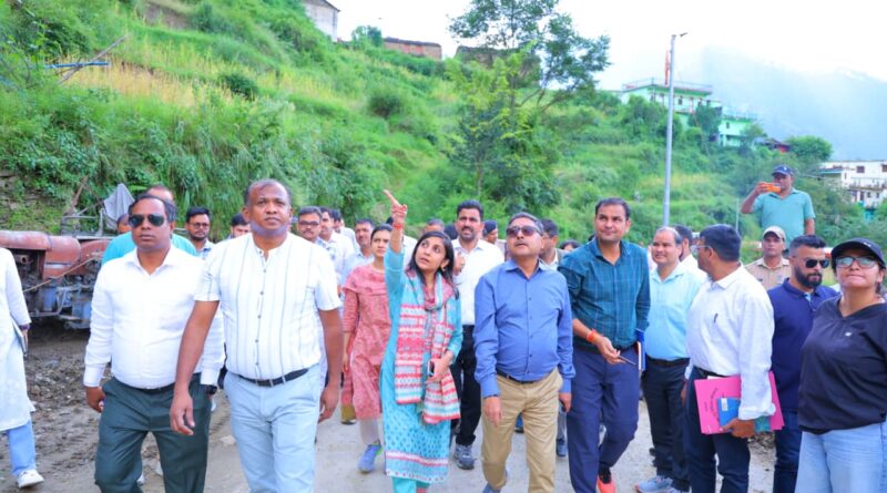 अंतर-मंत्रालय केंद्रीय टीम ने जनपद के आपदा-प्रभावित क्षेत्रों का किया स्थलीय निरीक्षण