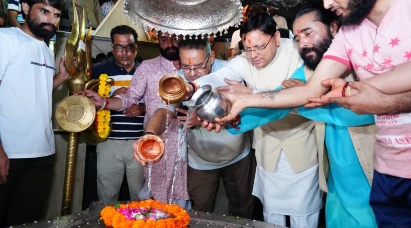 मुख्यमंत्री  पुष्कर सिंह धामी ने गुरुवार को टपकेश्वर महादेव मंदिर क्षेत्र में अतिवृष्टि से प्रभावित स्थल का निरीक्षण किया।