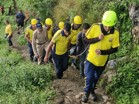 जनपद पिथौरागढ़, 80 मीटर गहरी खाई से SDRF उत्तराखंड ने किया शव बरामद
