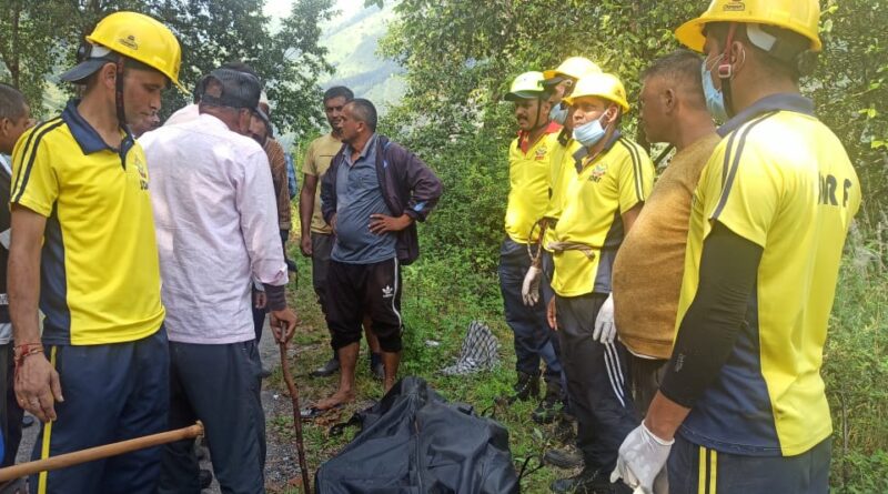 मुनस्यारी क्षेत्रांतर्गत गहरी खाई से SDRF ने बरामद किया लापता व्यक्ति का शव