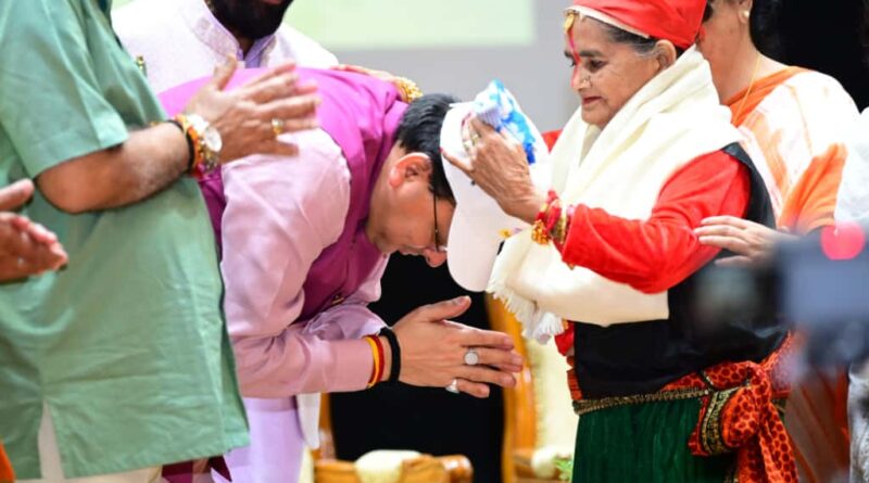 पुष्कर सिंह धामी ने बुधवार को हिमालयन सांस्कृतिक केंद्र, नींबूवाला, देहरादून में अंतरराष्ट्रीय वृद्धजन दिवस के अवसर पर राज्य स्तरीय कार्यक्रम में प्रतिभाग किया