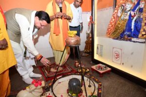 कथाव्यास  कनकेश्वरी देवी जी के श्रीमुख से प्रवाहित हो रही पावन ज्ञान धारा का आज विश्राम
