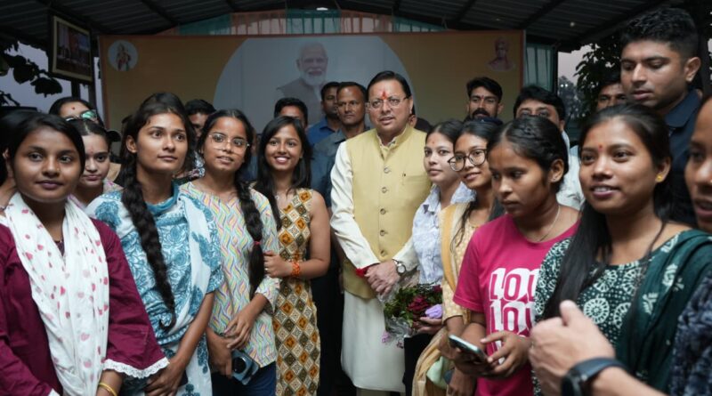 मुख्यमंत्री कैंप कार्यालय खटीमा में आयोजित हुआ मुख्य सेवक युवा संवाद कार्यक्रम
