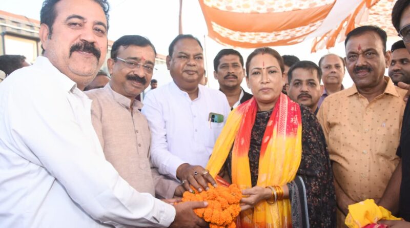 मंत्री रेखा आर्या ने किया छात्रावास निर्माण कार्य का निरीक्षण