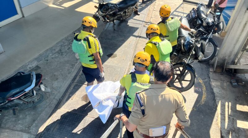 एसडीआरएफ टीम द्वारा ऋषिकेश क्षेत्रांतर्गत गंगा नदी से अज्ञात पुरुष का किया गया शव बरामद