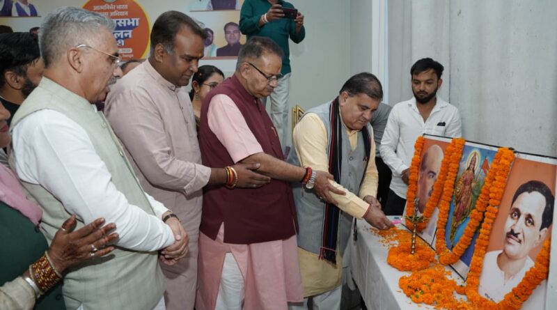 आत्मनिर्भर भारत संकल्प अभियान के तहत मसूरी विधानसभा के सम्मेलन कार्यक्रम में प्रतिभाग करते कैबिनेट मंत्री गणेश जोशी