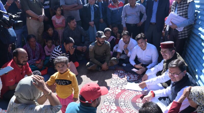 लोकपर्व इगास पर रुद्रप्रयाग के आपदा प्रभावित परिवारों के बीच पहुँचे मुख्यमंत्री पुष्कर सिंह धामी