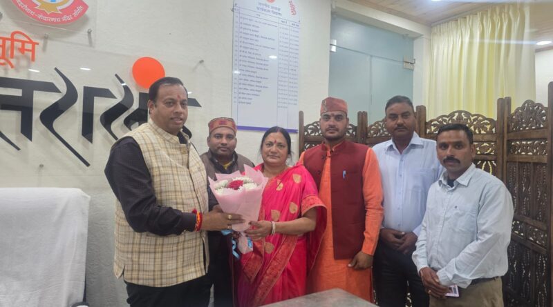 मदमहेश्वर मेला समिति उखीमठ ने अभिनंदन पत्र पढ़कर मुख्यमंत्री पुष्कर सिंह धामी एवं बीकेटीसी अध्यक्ष हेमंत द्विवेदी आभार जताया