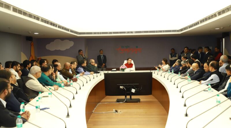 नई दिल्ली स्थित उत्तराखण्ड निवास में उत्तराखण्ड राज्य की रजत जयंती वर्ष के अवसर पर मुख्यमंत्री पुष्कर सिंह धामी ने प्रवासी उत्तराखण्डी अधिवक्ताओं के साथ संवाद किया