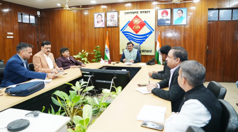 मुख्य सचिव आनंद बर्धन की अध्यक्षता में संबंधित अधिकारियों के साथ डीरेगुलेशन (विनियमन मुक्ति) के संबंध में समीक्षा बैठक आयोजित की गई