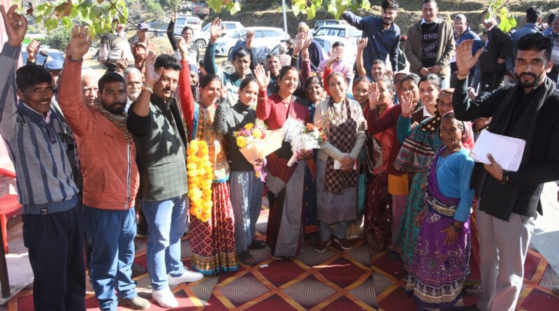 हर क्षेत्र के विकास के लिए सरकार प्रतिबद्ध : रेखा आर्या