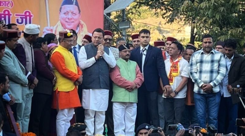 मुख्यमंत्री पुष्कर सिंह धामी लाखामंडल पहुंचे, शिव मंदिर में की पूजा-अर्चना