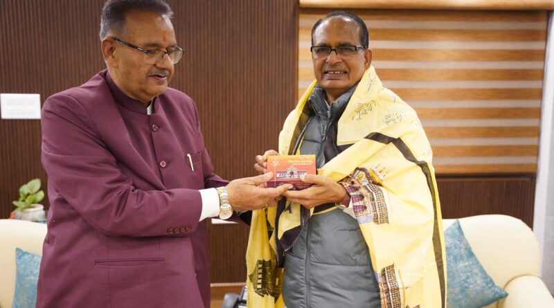 केंद्रीय कृषि एवं ग्रामीण विकास मंत्री शिवराज सिंह चौहान से शिष्टाचार भेंट करते सूबे के कृषि मंत्री गणेश जोशी