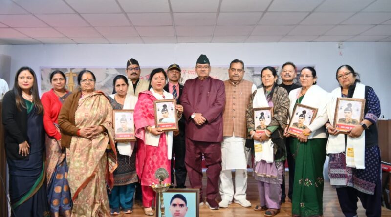 शहीद अनुसूया प्रसाद गौड़ की पुण्यतिथि पर आयोजित श्रद्धांजलि कार्यक्रम में प्रतिभाग करते सैनिक कल्याण मंत्री गणेश जोशी