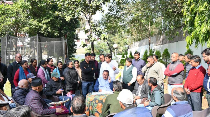 उपनल कर्मचारी महासंघ के पदाधिकारियों के एक प्रतिनिधिमंडल ने सैनिक कल्याण मंत्री गणेश जोशी से की मुलाकात