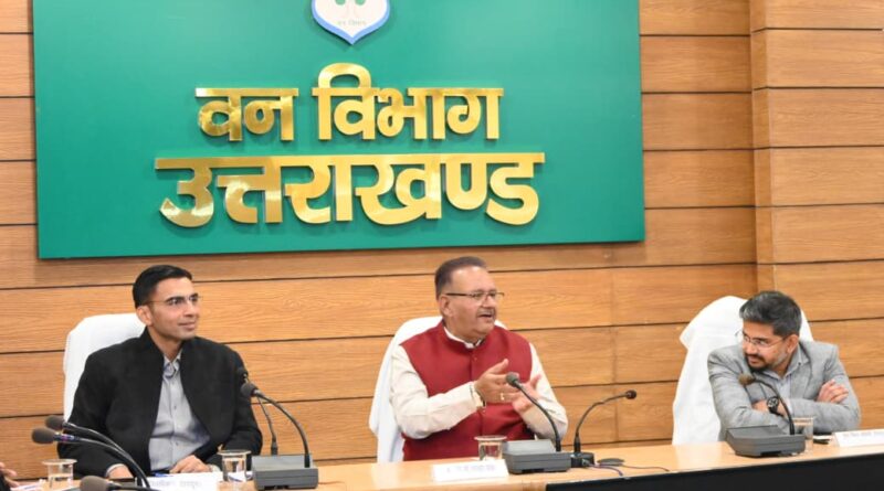 मसूरी विंटरलाईन कार्निवाल 2025 की तैयारियों को लेकर समीक्षा करते कैबिनेट मंत्री गणेश जोशी