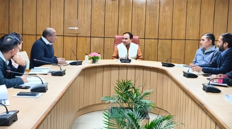 संस्कृत ग्रामों में होगा संस्कृत चौपाल का आयोजनः डॉ. धन सिंह रावत  संस्कृत एवं संस्कृत शिक्षा की बैठक में लिये गये कई निर्णय