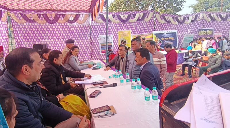 प्रशासन गांव की ओरः न्याय पंचायत माजरी ग्रांट में जिला प्रशासन ने सुनी ग्रामीणों की समस्या