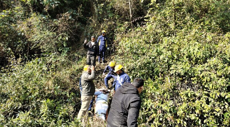 पिथौरागढ़ हादसा: खाई में गिरी ऑल्टो कार, SDRF ने 300 मीटर नीचे से दो शवों का किया रेस्क्यू