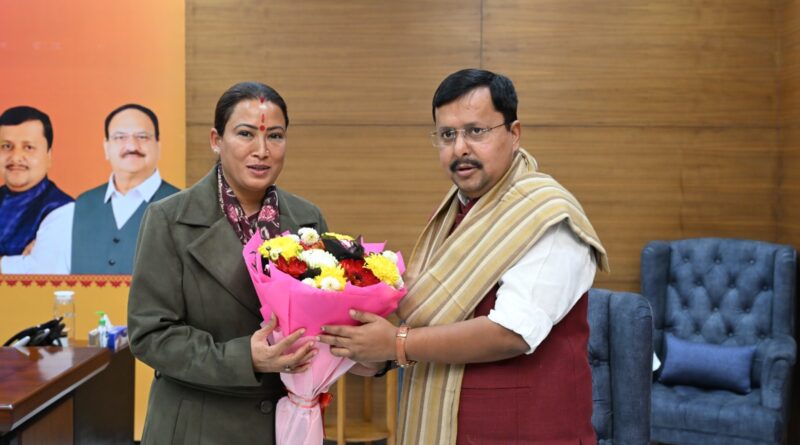 उत्तराखंड सरकार की कैबिनेट मंत्री रेखा आर्या ने मंगलवार को भारतीय जनता पार्टी के नवनियुक्त कार्यकारी राष्ट्रीय अध्यक्ष नितिन नबीन से शिष्टाचार भेंट की।