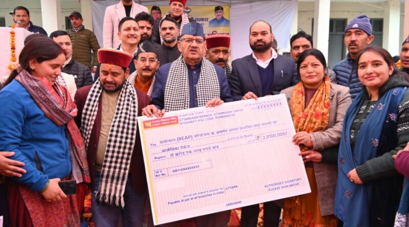 जन-जन की सरकार, जन-जन के द्वार: उत्तरकाशी में कैबिनेट मंत्री गणेश जोशी ने सुनीं जन समस्याएं, अधिकांश शिकायतों का मौके पर निस्तारण