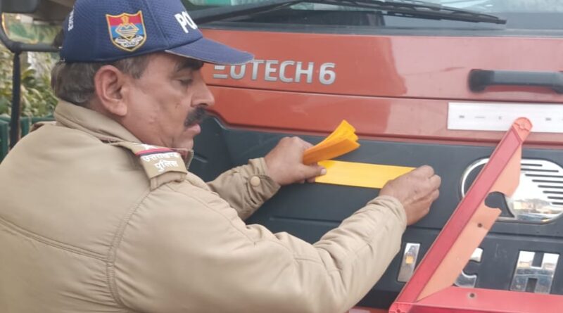 SSP हरिद्वार के निर्देश पर हरिद्वार में चलाया गया रिफ्लेक्टर टेप अभियान