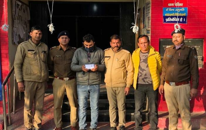 रायपुर क्षेत्र में हुई चेन स्नेचिंग की घटना का 24 घंटे के अंदर दून पुलिस ने किया खुलासा