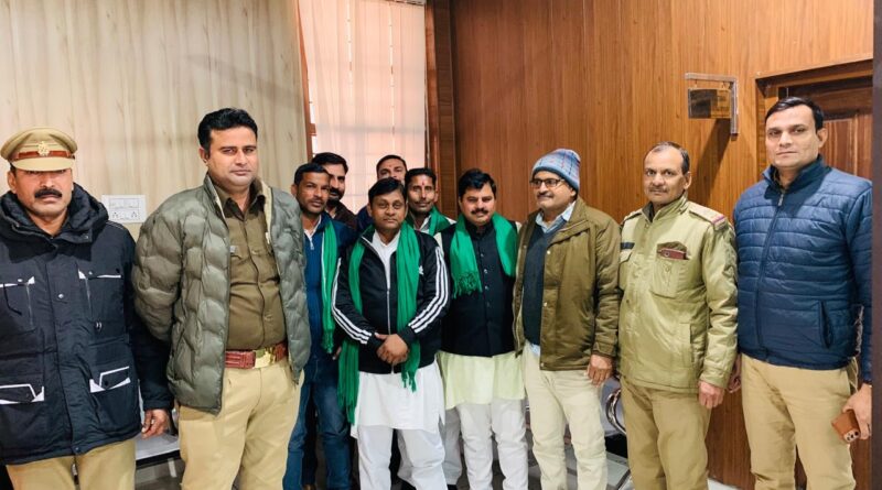 मुजफ्फरनगर में भारतीय किसान यूनियन क्रांतिकारी संगठन के विकास भवन घेराव के ऐलान को देखते हुए भारी पुलिस बल तैनात।