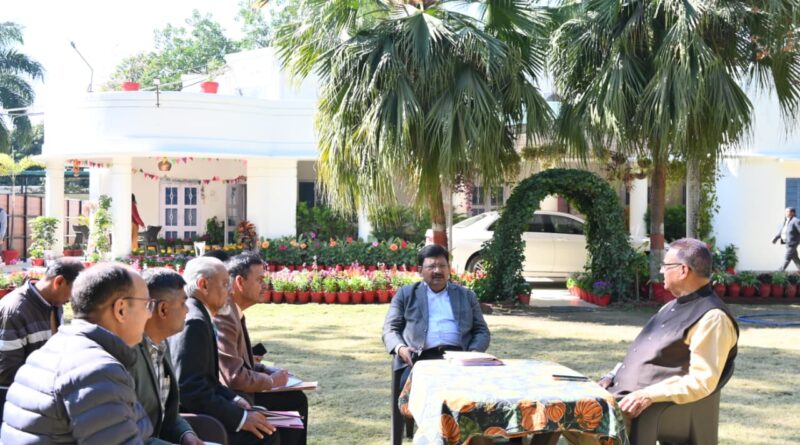 सैन्य धाम के अंतिम चरणों में चल रहे निर्माण कार्यों की समीक्षा करते सैनिक कल्याण मंत्री गणेश जोशी